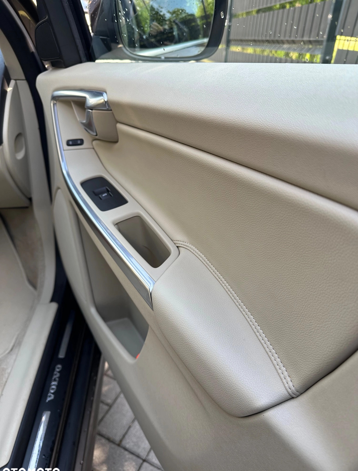 Volvo XC 60 cena 64990 przebieg: 240994, rok produkcji 2015 z Skalbmierz małe 352